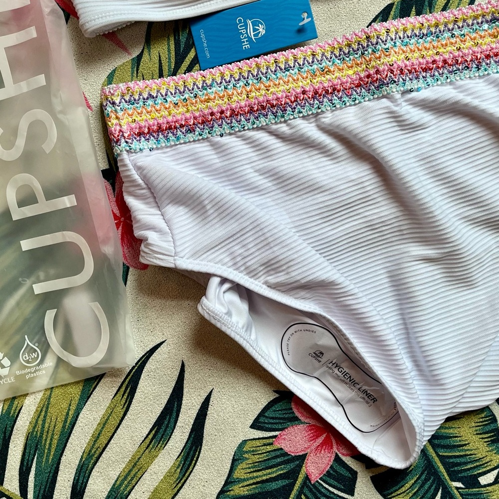 Cupshe Plunging Crossback Bikini Top & High-Rise Cheeky Bottoms Set, White, Sz M - Picture 6 of 8